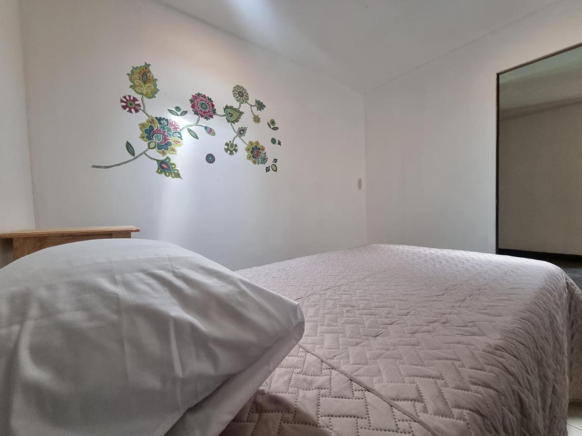 Central 10 Boutique Hostel Guatemala City Exterior photo